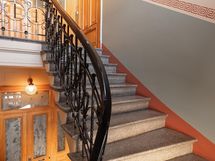 Valoisa rappukäytävä