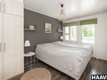 Päämakuuhuone, josta käynti parvekkeelle