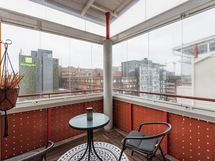 Tilava lasitettu parveke