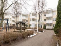 Taloyhtiön pihaa