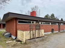 erillinen talousrakennus jossa sauna