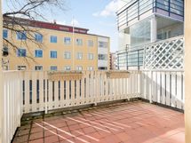 makuuhuoneesta parvekkeelle