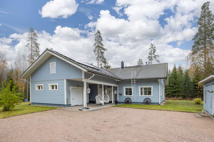 Omakotitalo, 4h, k, khh, pkh, kph, s, 2wc, vh, at, erillinen autotalli, puuvarasto, 176/270 m², Karvala, Kärkölä