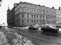 Valokuvaaja Eeva Rista 1973. Näkymä loska-aikaan Kirkkokadulta Pohjoisrannan suuntaan. Hki kaup.mus