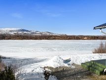 Omaa rantaviivaa Tenojokeen n. 44 metriä