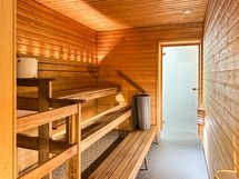 Tunnelmallinen sauna on asukkaiden käytössä.