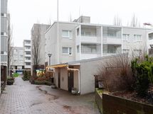 Taloyhtiön sisäpiha.