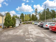 Taloyhtiön parkkipaikka