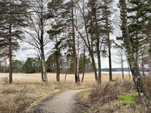 Merenrannan ulkoilureitit lähellä