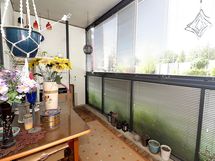 N. 6 m2 tilava lasitettu parveke.