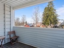 Yläkerra. Parveke