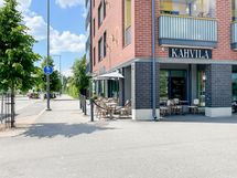 Salea vastapäätä on kiva kahvila.