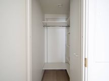 Vaatehuone. Kuva asunnosta A58, jossa vastaava pohjaratkaisu, materiaalit voivat poiketa.