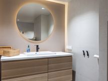 WC kylpyhuoneen yhteydessä