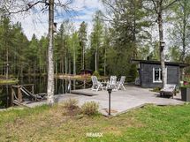 Saunarakennus ja ulkoterassi