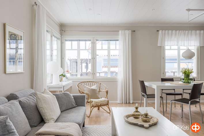 Omakotitalo, 5h, k, sauna, rt, työh, ph, pu/khh, 2x wc, vh + parveke, lasitettu terassi, 157 m², Veikkola, Kirkkonummi