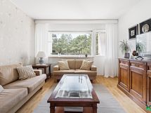 Olohuoneesta käynti parvekkeelle