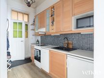 Eteinen ja keittiötila