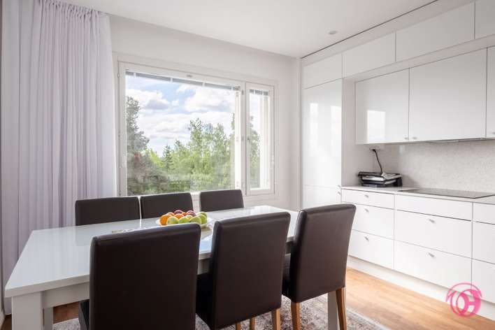 Kerrostalo, 4h+k+lasitettu parveke, 86 m², Martinlaakso, Vantaa