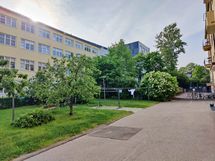 Yhtiön lukittu sisäpiha