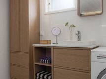 Pesuhuone kellarissa