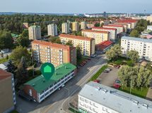 Sisäänkäynti Väinämöisenkadun puolelta