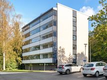 D-talo Lippajärven puolelta katsottuna