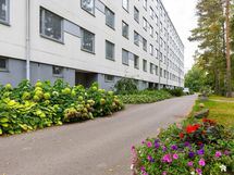 Talo edestä /sisääntulo puoli