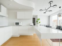 Virtualisesti muunneltu. Keittiö voisi näyttää tältä, jos haluaa teipata keittiön. Tarjous pyydetty.