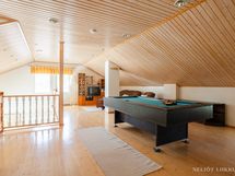 Yläkerran aula.