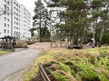 Taloyhtiöllä kaunis puistomainen pihapiiri