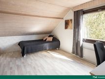 Yläkerran makuuhuone 2