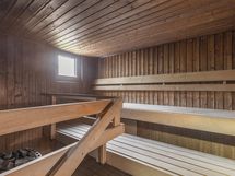 Taloyhtiössä iso sauna ja uima-allas-osasto!