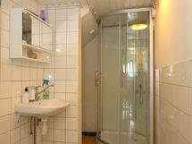 Alakerran wc/suihkutila