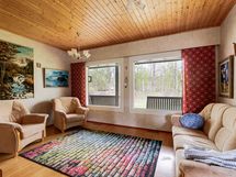 Olohuoneesta näkymät takapihalle