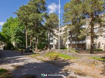 Talojen keskelle rajautuu suojaisa pihapiiri.