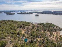 Järnö ja myytävä piha - Järnö och gården
