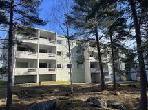 talon julkisivu parvekkeiden puolelta