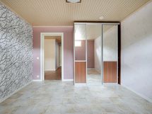 Asuinkerroksen makuuhuone