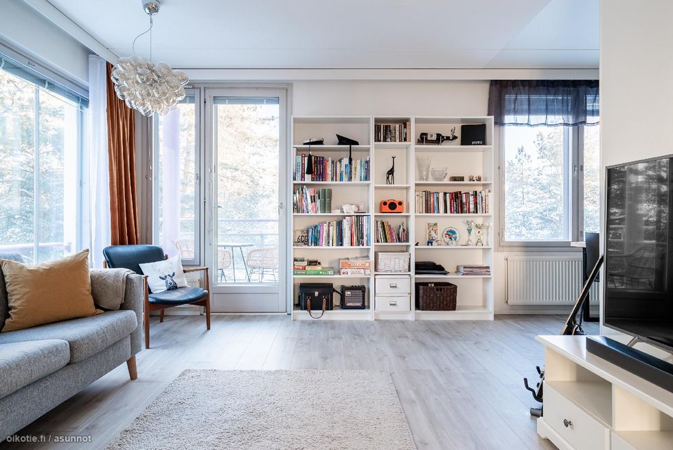 Olohuone, käynti parvekkeelle