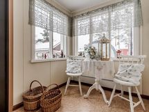 Sisääntulon lasikuisti