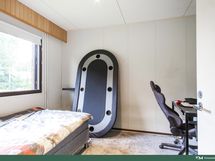 ensimmäinen makuuhuone