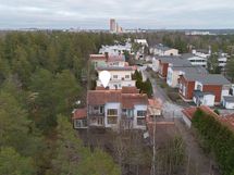 Myytävä asunto rajoittuu lähivirkistysalueeseen