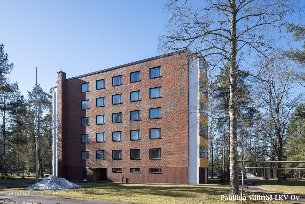 Julkisivu- ja parvekeremontti on tehty v. 2018.
