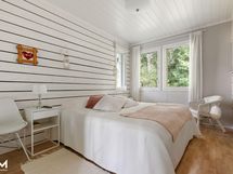 Yläkerran makuuhuone 2.