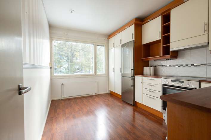 Kerrostalo, 2h+k+ph+lasitettu parveke, 57 m², Uppa