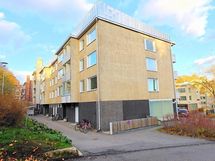 julkisivua Kylännevantien suunnalta