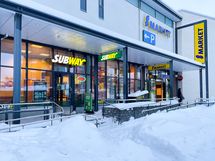 S-market Maunula palvelee noin 5 minuutin kävelymatkan päässä.