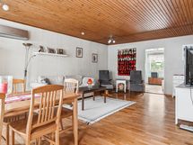 Ruokailutila-olohuone