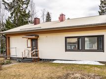 etupiha julkisivun puolelta